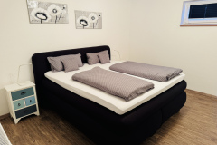Gute Nacht im gemütlichen Schlafzimmer